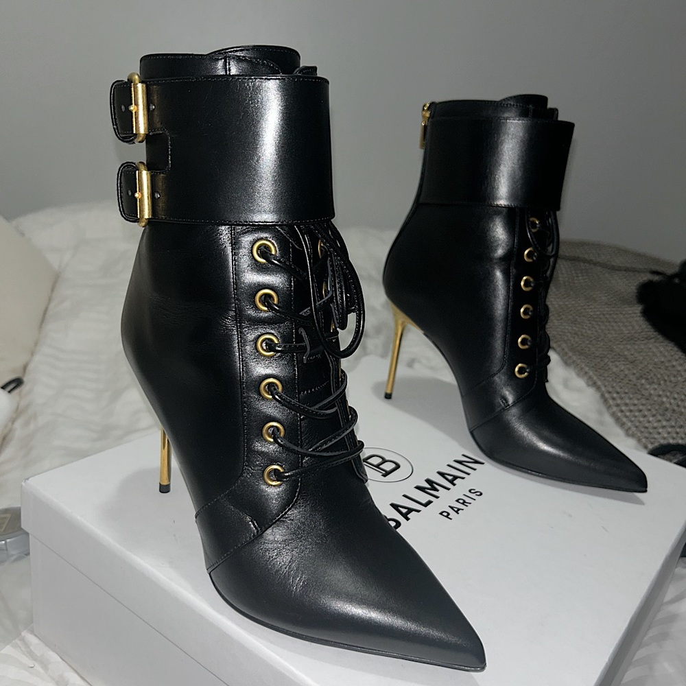 Balmain (Uria lace-up ankle bots)
